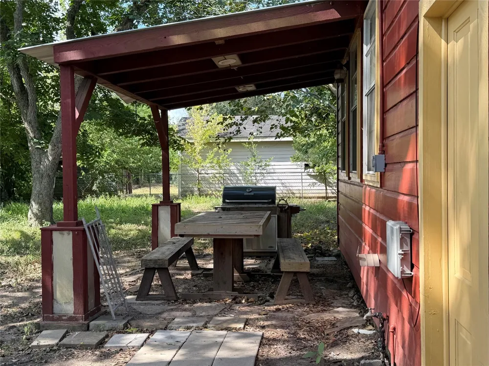 426 E Fm 1093 Road Wallis, TX 77485