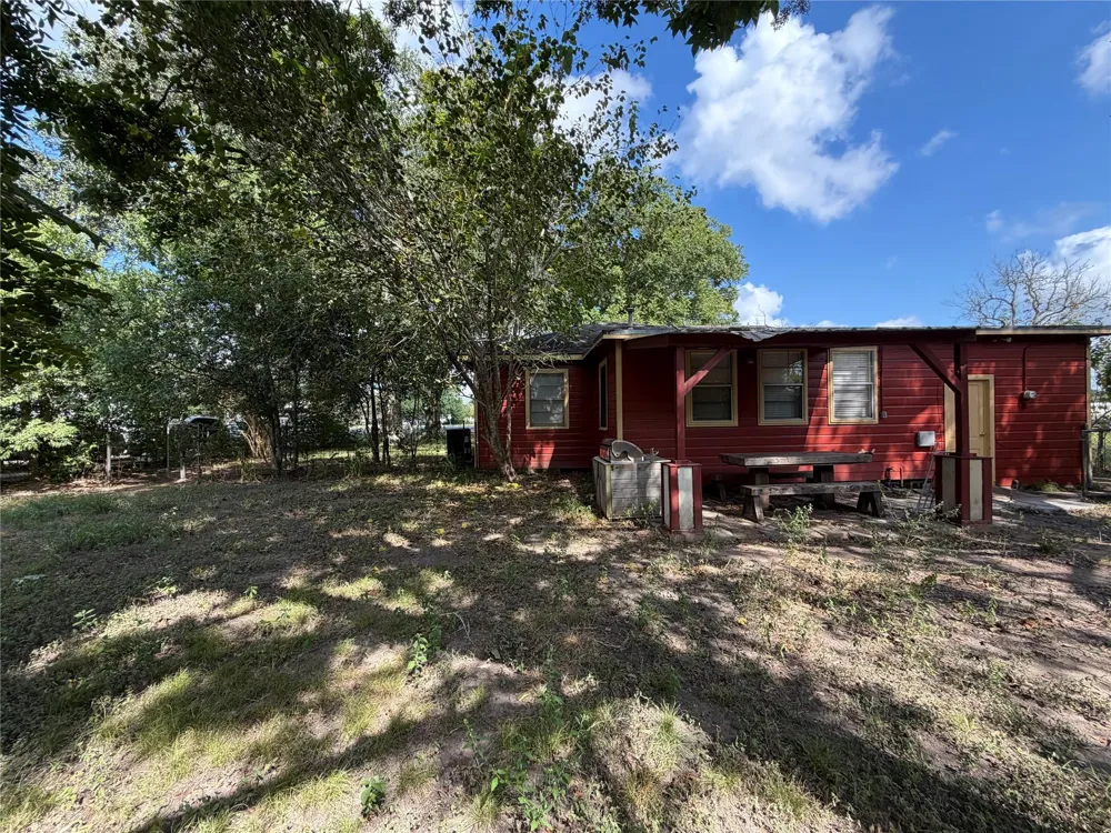 426 E Fm 1093 Road Wallis, TX 77485