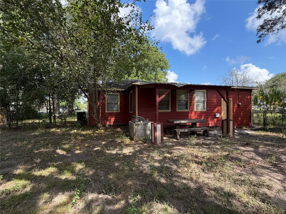 426 E Fm 1093 Road Wallis, TX 77485