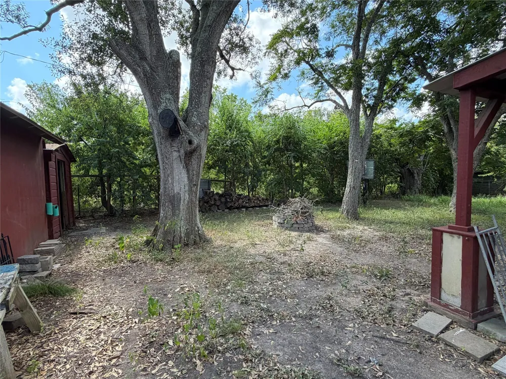 426 E Fm 1093 Road Wallis, TX 77485