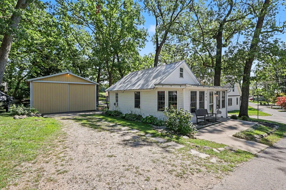 745 Waterfront Drive Kinderhook Township, MI 49036