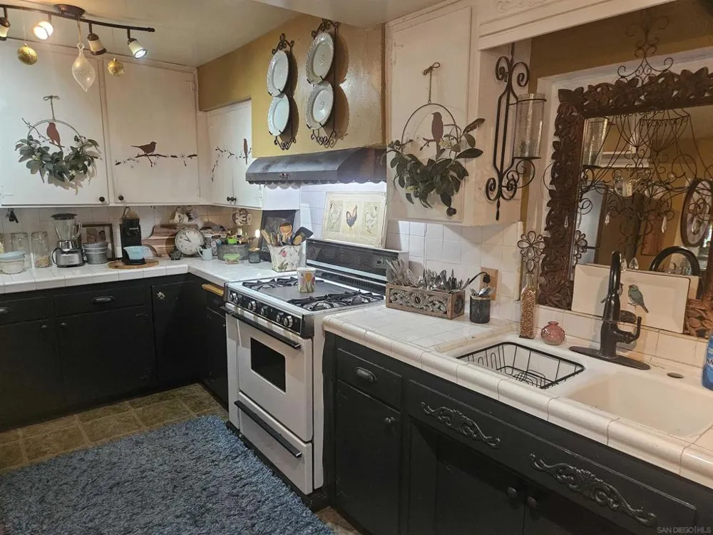 935 Encinitas Blvd Encinitas, CA 92024