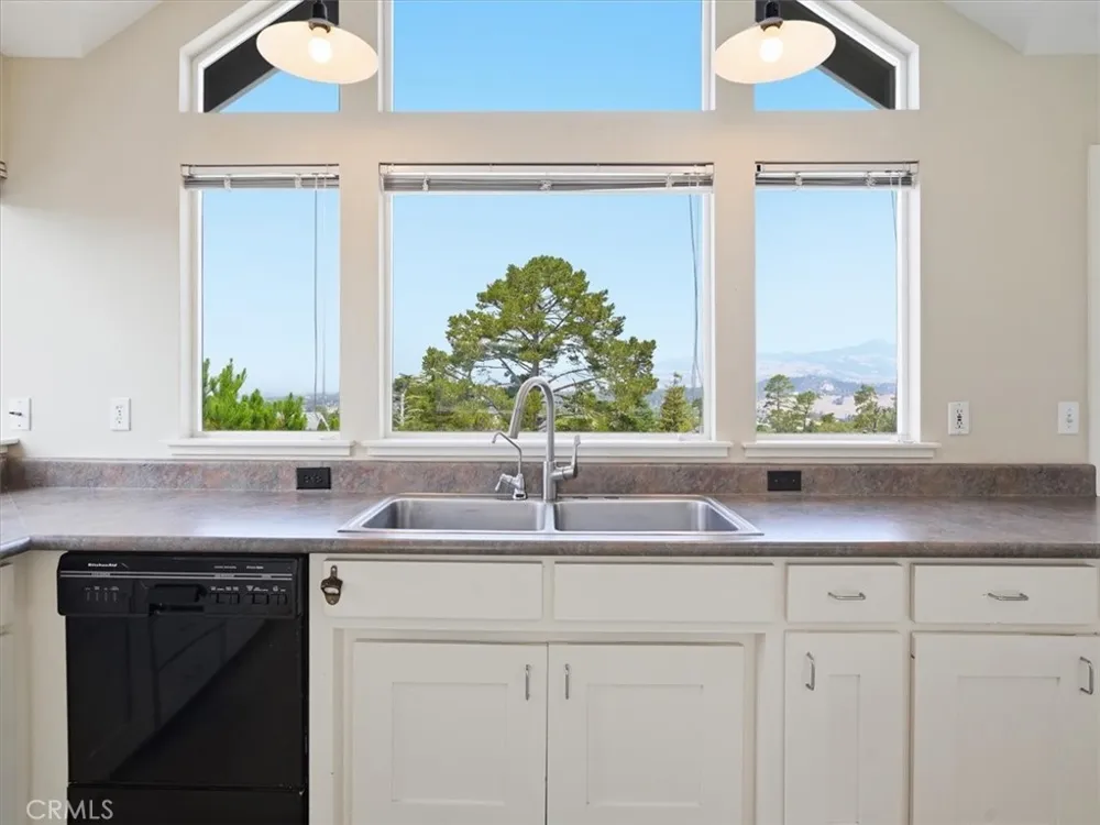 2770 Holden Cambria, CA 93428