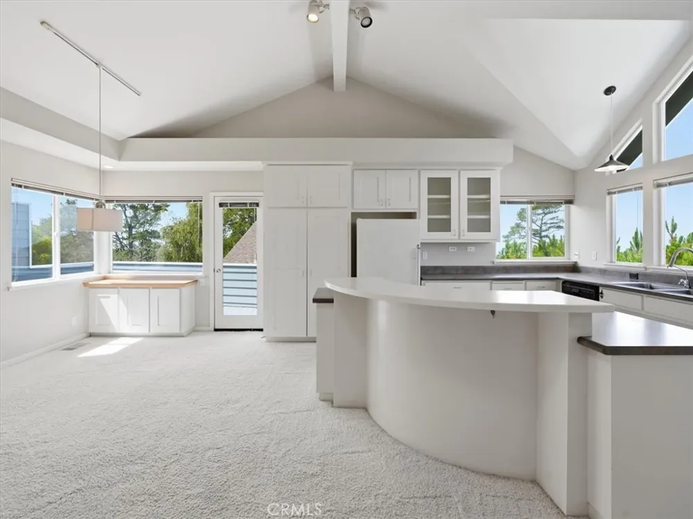 2770 Holden Cambria, CA 93428