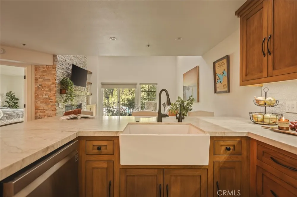 366 Lake Resort Lake Arrowhead, CA 92352