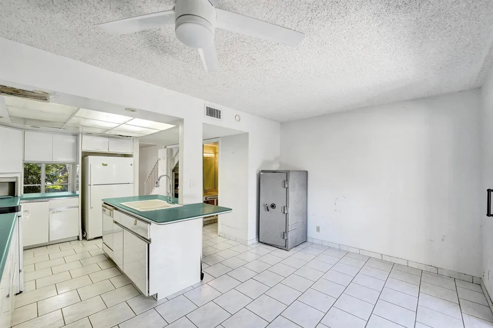 5555 Ocean Boulevard #17 Lauderdale By The Sea, FL 33308