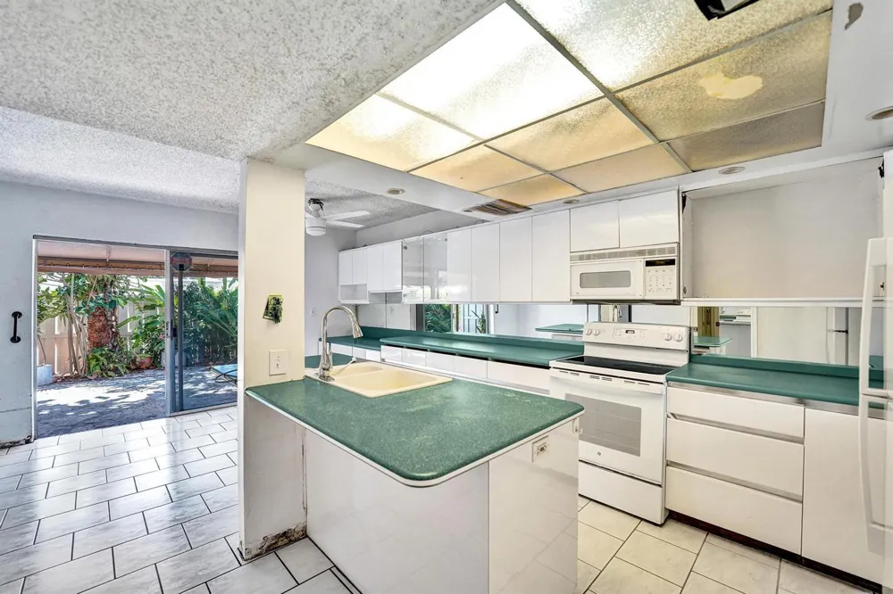5555 Ocean Boulevard #17 Lauderdale By The Sea, FL 33308