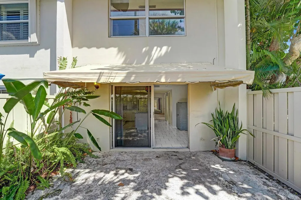5555 Ocean Boulevard #17 Lauderdale By The Sea, FL 33308