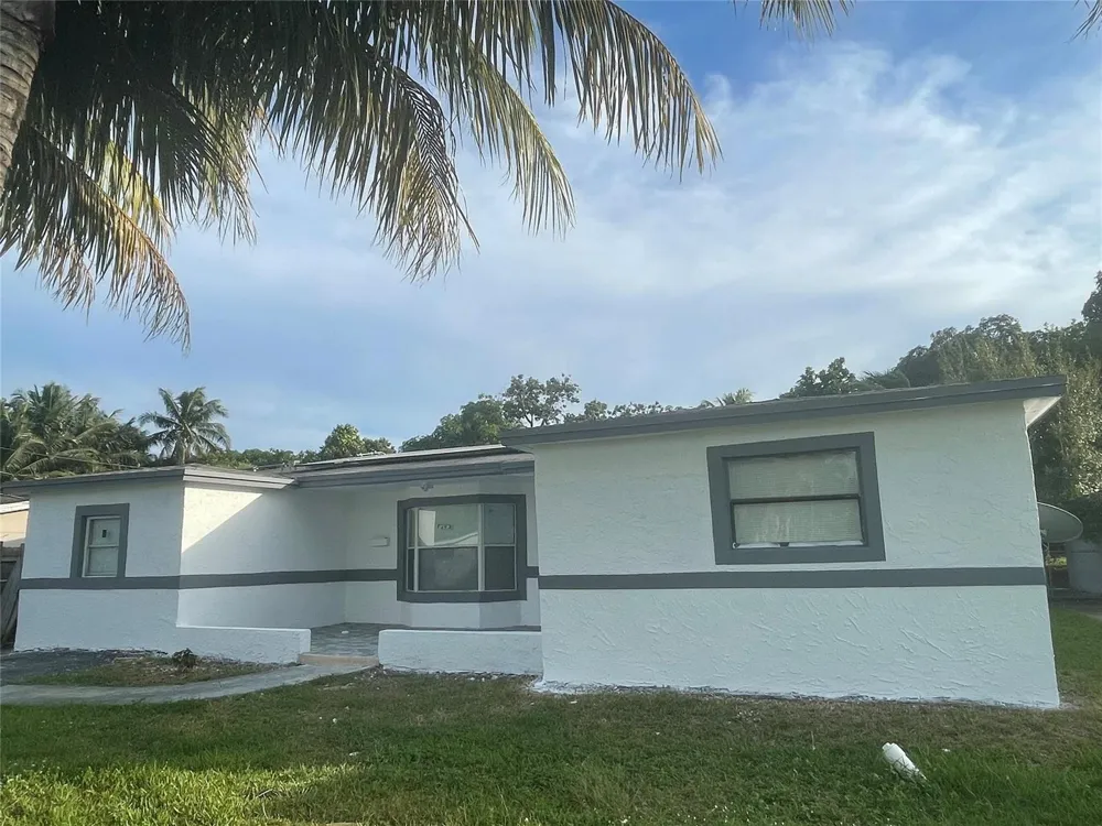 3290 NW 39TH STREET Lauderdale Lakes, FL 33309