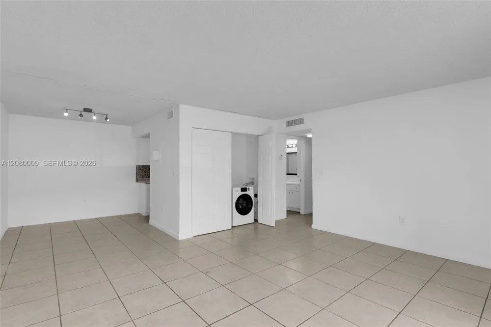7100 Fairway Dr #K11 Miami Lakes, FL 33014