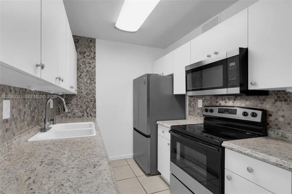 7100 Fairway Dr #K11 Miami Lakes, FL 33014