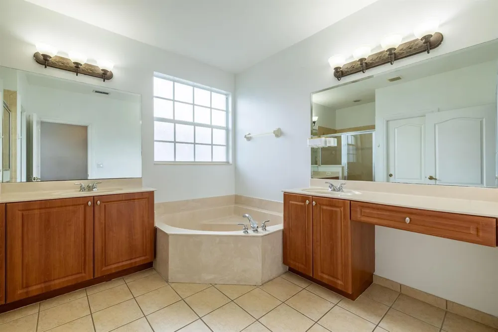 7029 AMBROSIA LANE #606 Naples, FL 34119