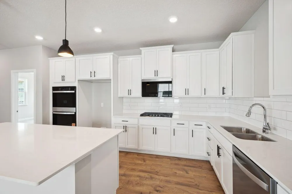 2148 Bluff Heights Drive Shakopee, MN 55379