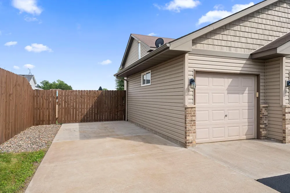 1704 Jefferson Street S Cambridge, MN 55008
