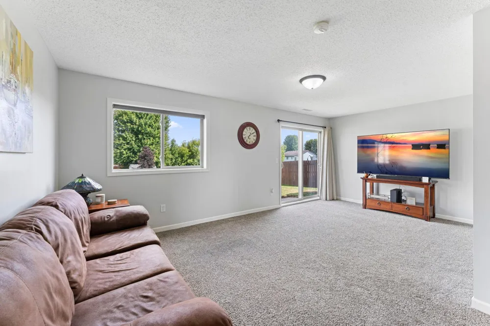 1704 Jefferson Street S Cambridge, MN 55008