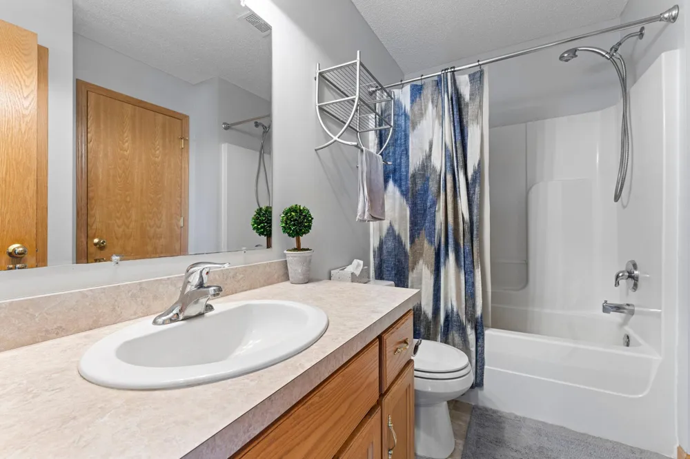 1704 Jefferson Street S Cambridge, MN 55008