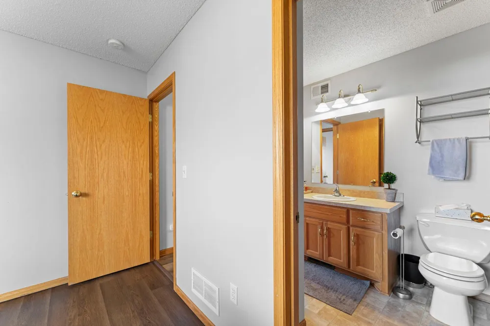 1704 Jefferson Street S Cambridge, MN 55008