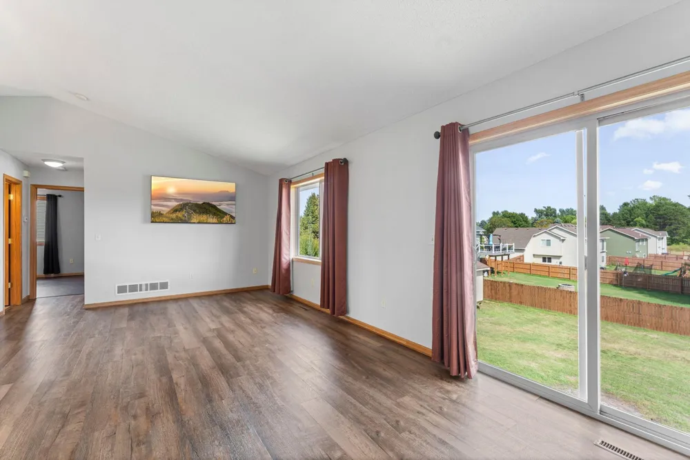 1704 Jefferson Street S Cambridge, MN 55008