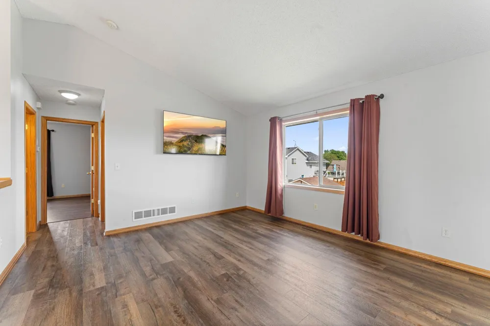 1704 Jefferson Street S Cambridge, MN 55008
