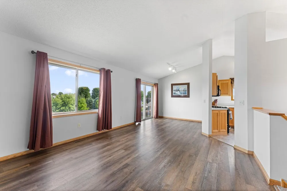 1704 Jefferson Street S Cambridge, MN 55008