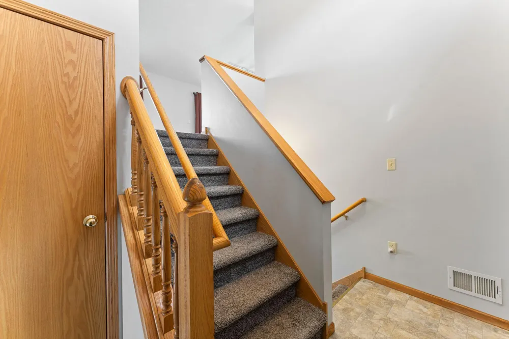 1704 Jefferson Street S Cambridge, MN 55008