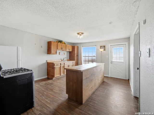 305 TOEPPERWEIN RD Converse, TX 78109