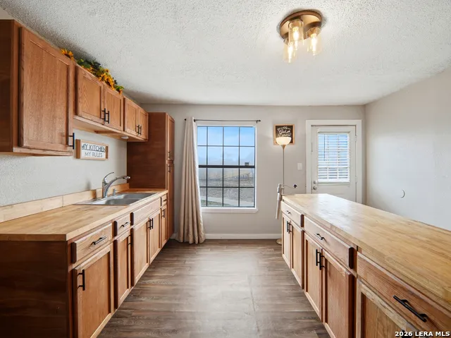 305 TOEPPERWEIN RD Converse, TX 78109