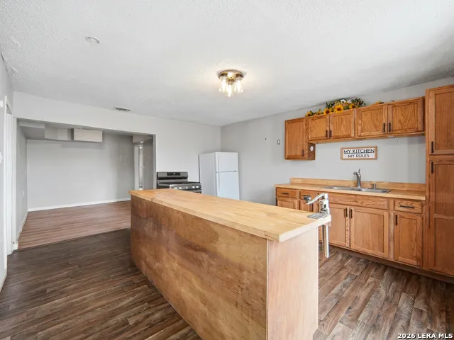 305 TOEPPERWEIN RD Converse, TX 78109