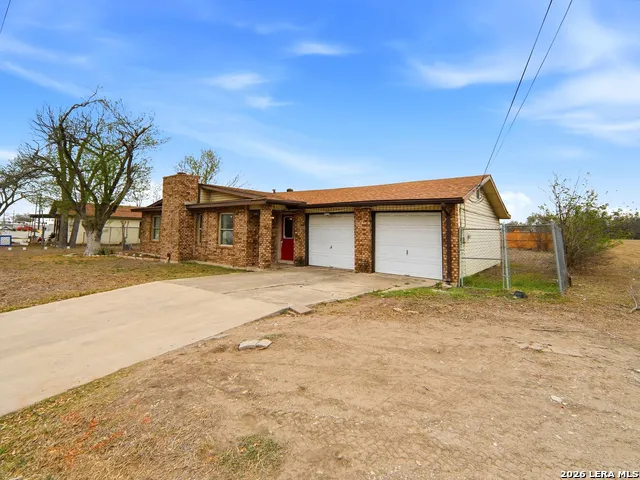 305 TOEPPERWEIN RD Converse, TX 78109