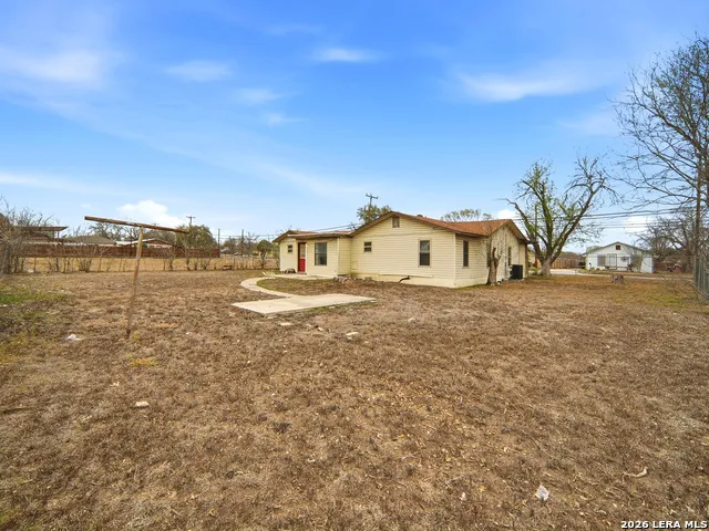 305 TOEPPERWEIN RD Converse, TX 78109