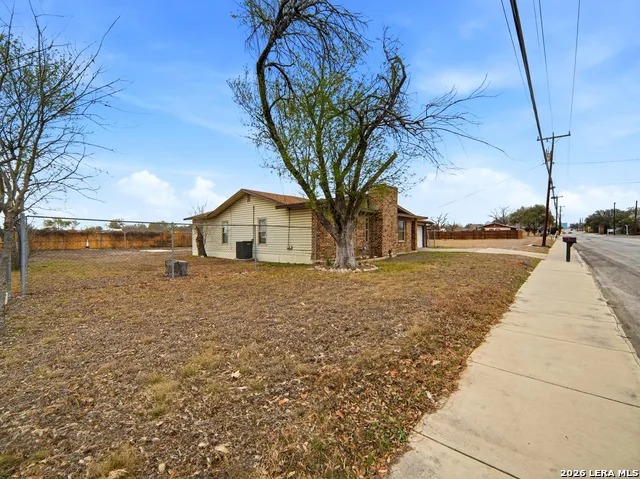 305 TOEPPERWEIN RD Converse, TX 78109