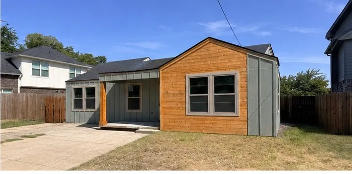 107 W Rogers Street Arlington, TX 76011