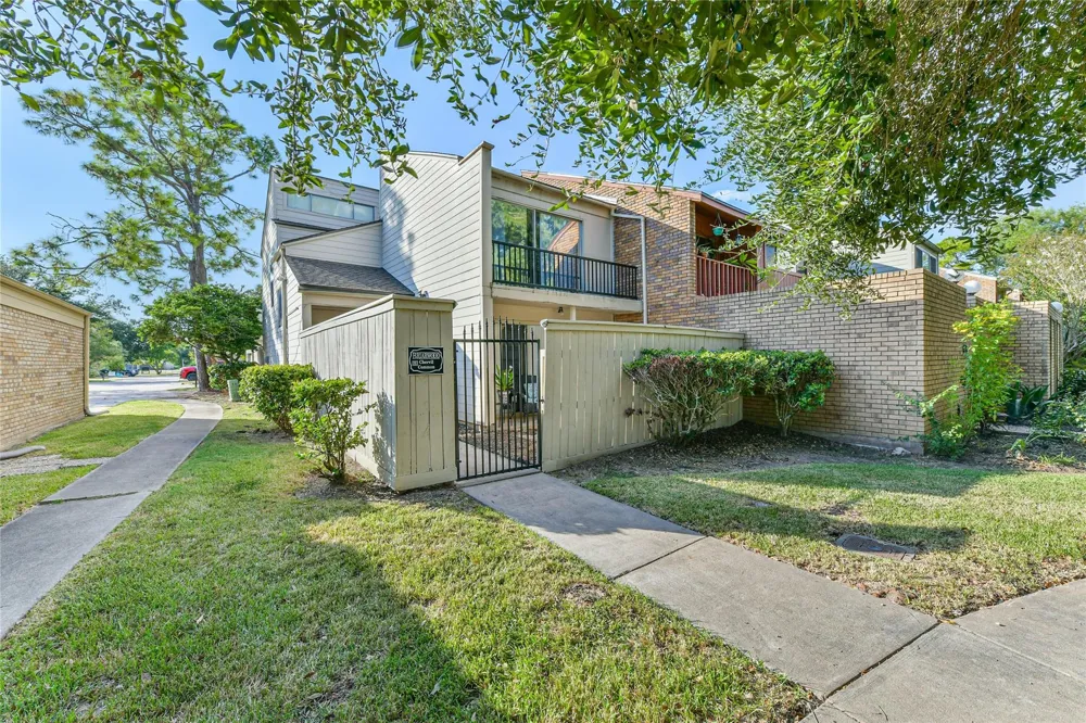 68 Chervil Common Lake Jackson, TX 77566