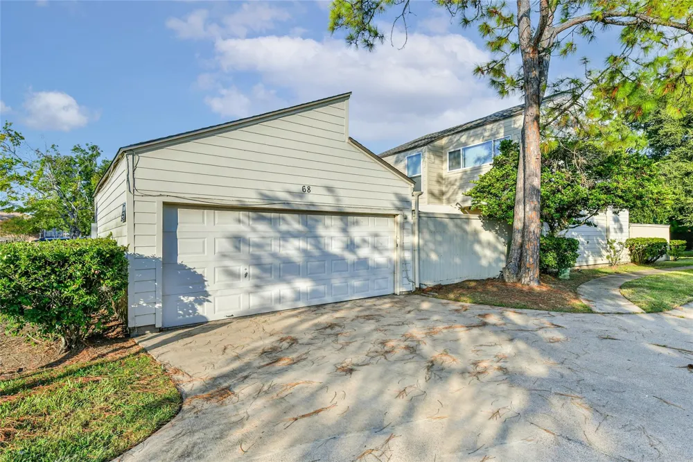 68 Chervil Common Lake Jackson, TX 77566