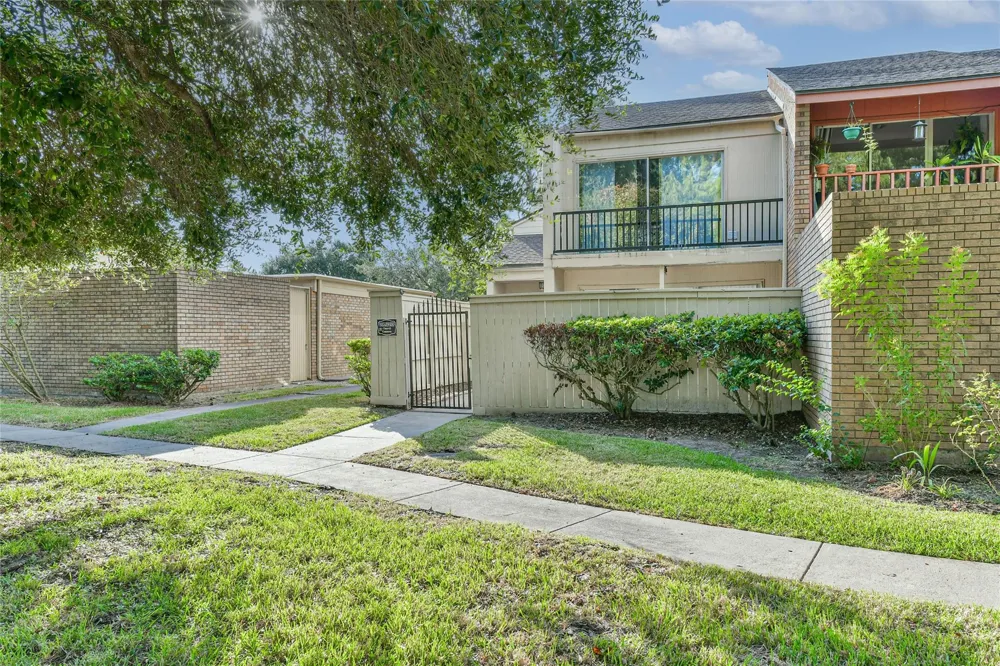 68 Chervil Common Lake Jackson, TX 77566