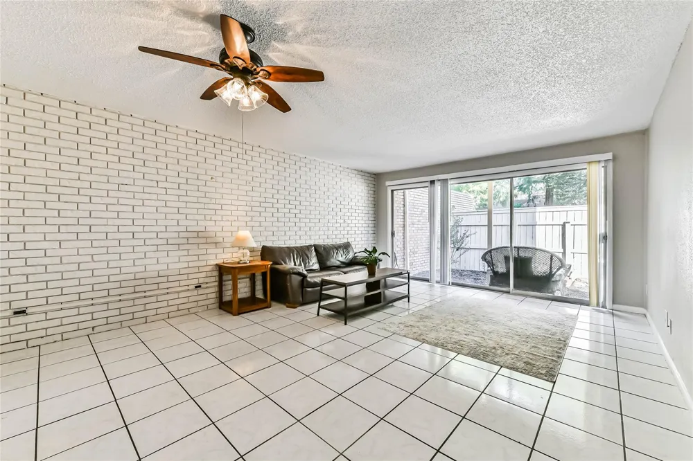 68 Chervil Common Lake Jackson, TX 77566