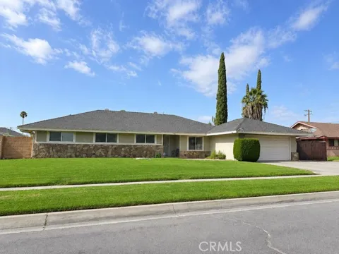 1570 Pine