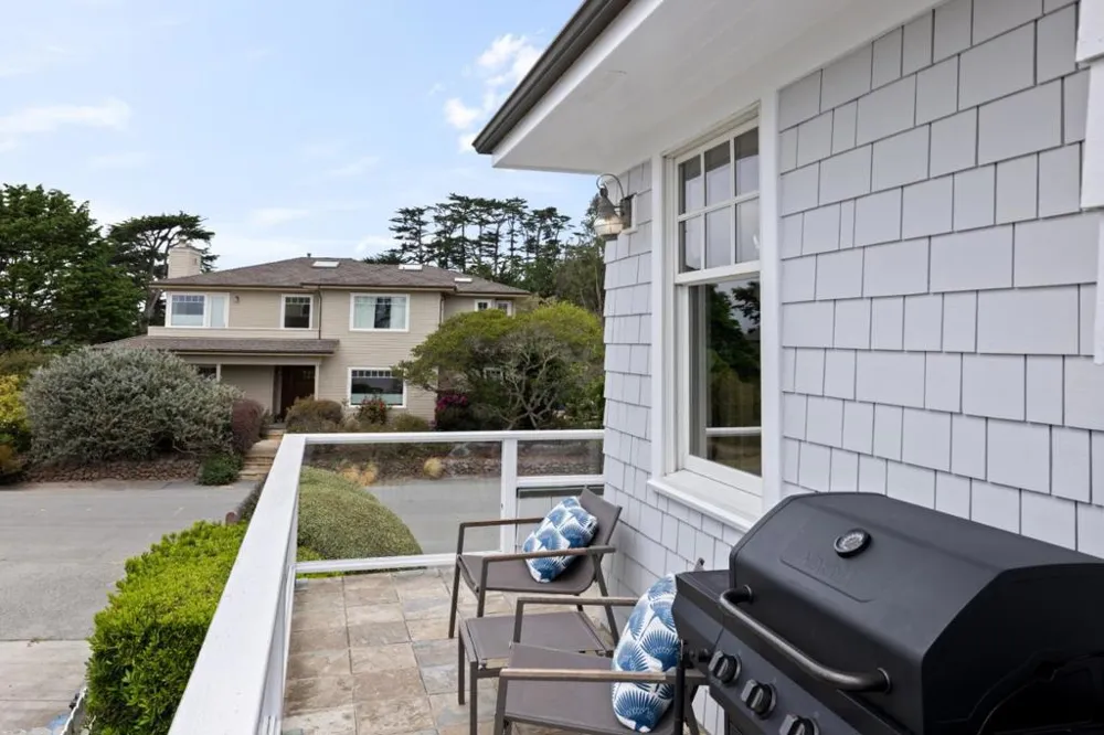 2 Alameda Avenue Half Moon Bay, CA 94019