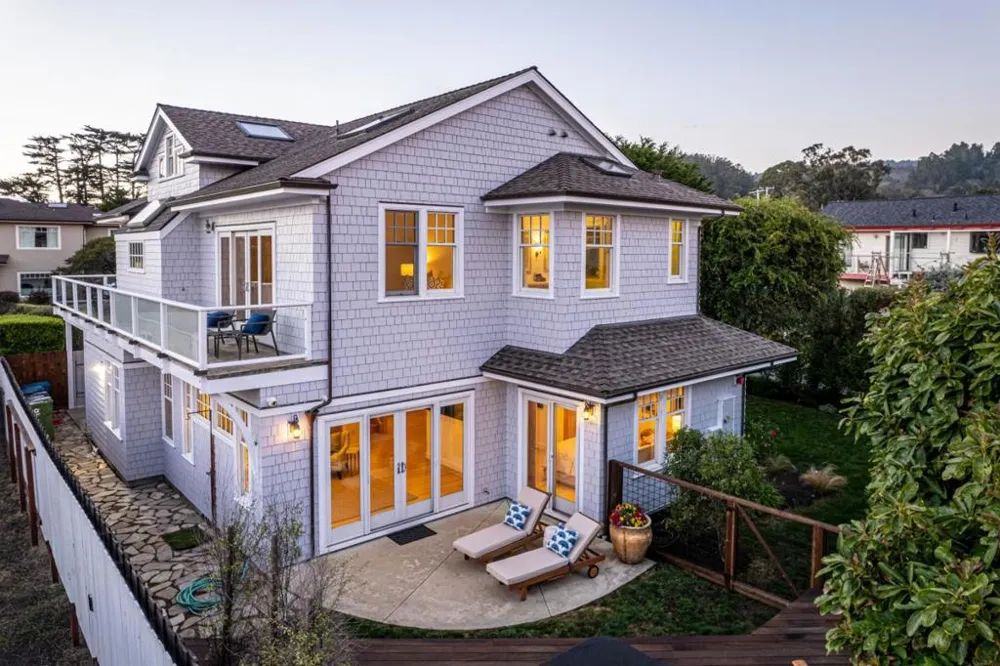 2 Alameda Avenue Half Moon Bay, CA 94019