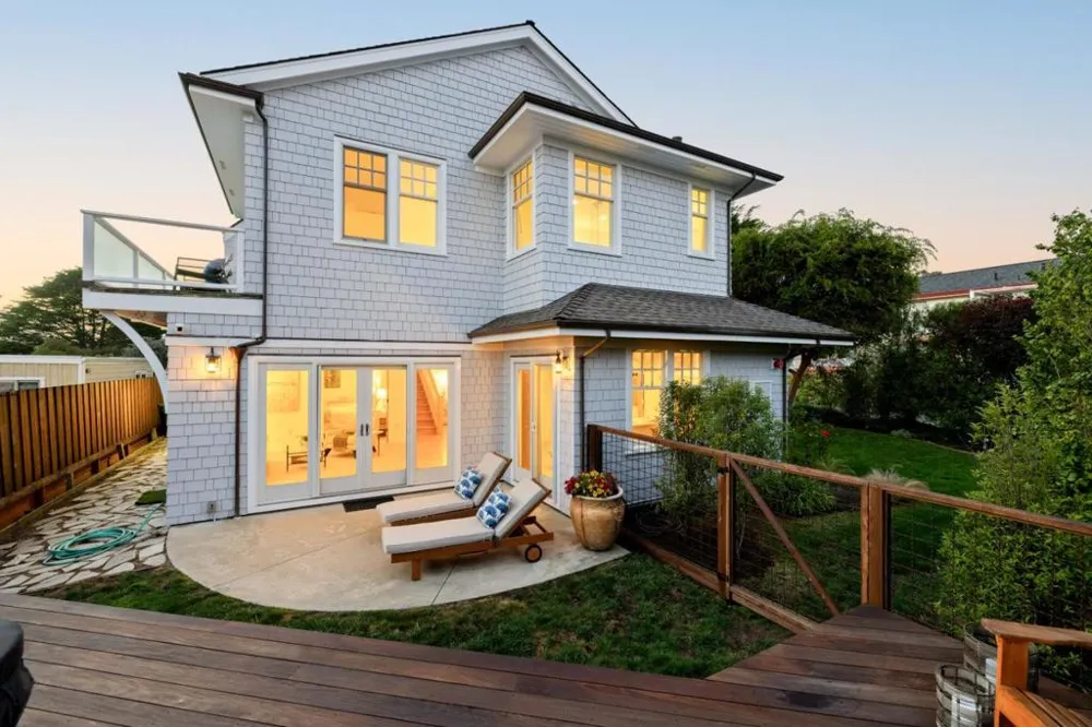2 Alameda Avenue Half Moon Bay, CA 94019