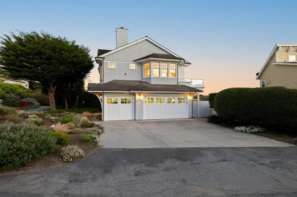 2 Alameda Avenue Half Moon Bay, CA 94019
