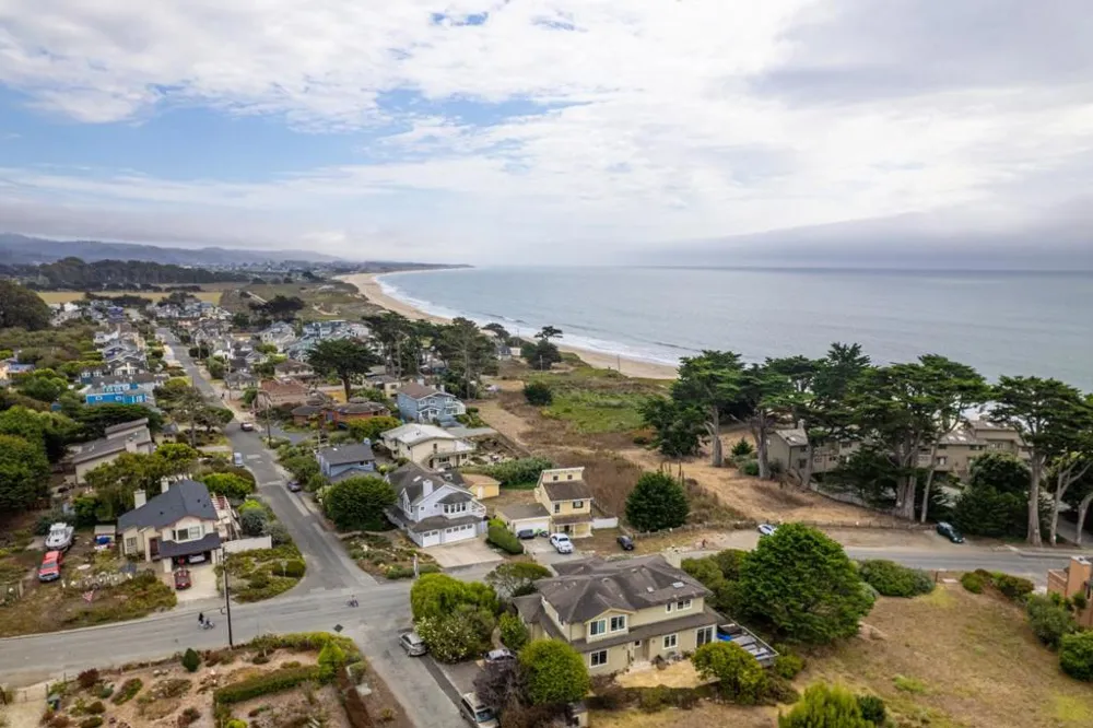 2 Alameda Avenue Half Moon Bay, CA 94019