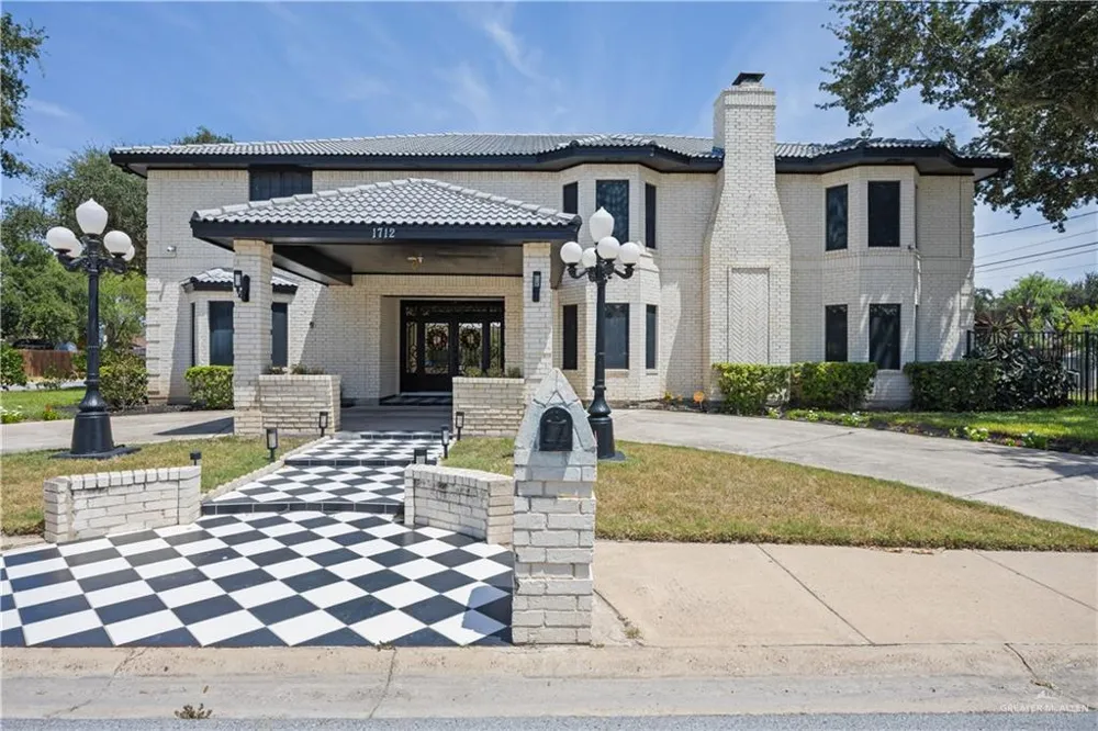 1712 1st Street McAllen, TX 78501