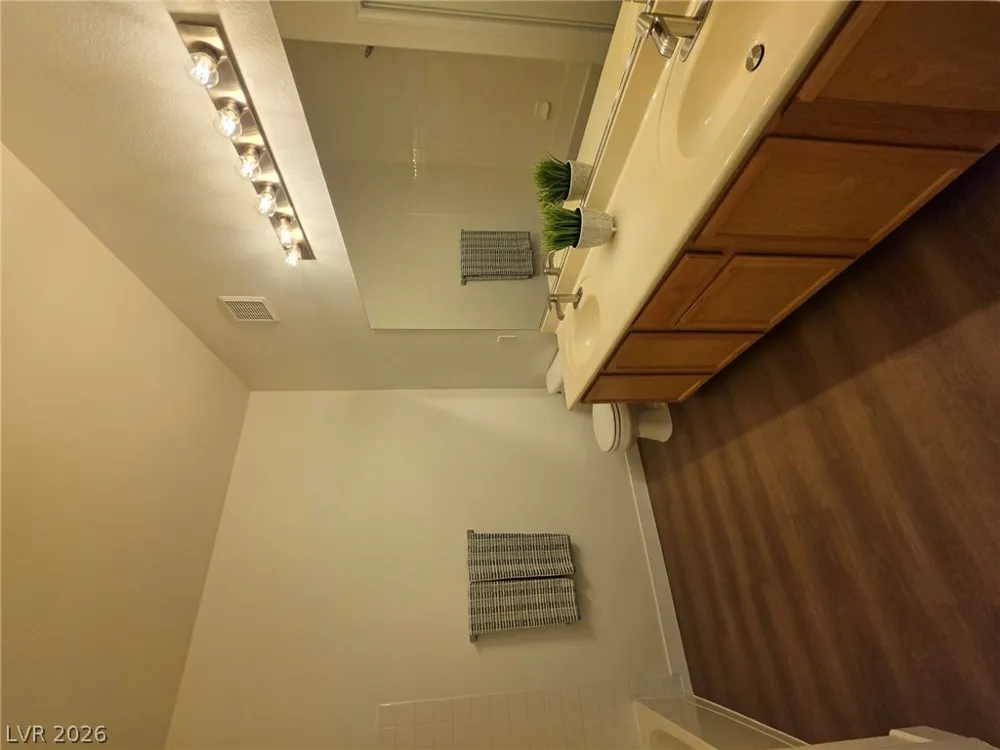 2305 W Horizon Ridge Parkway #814 Henderson, NV 89052