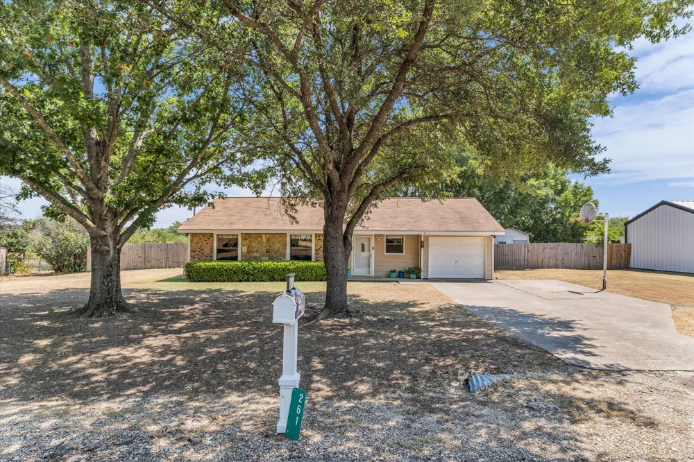 261 Oakview Circle Waco, TX 76705
