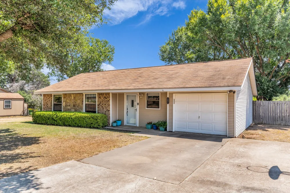 261 Oakview Circle Waco, TX 76705