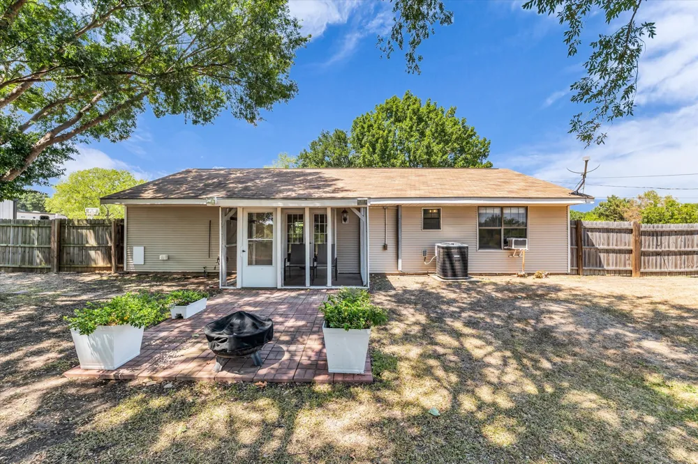 261 Oakview Circle Waco, TX 76705