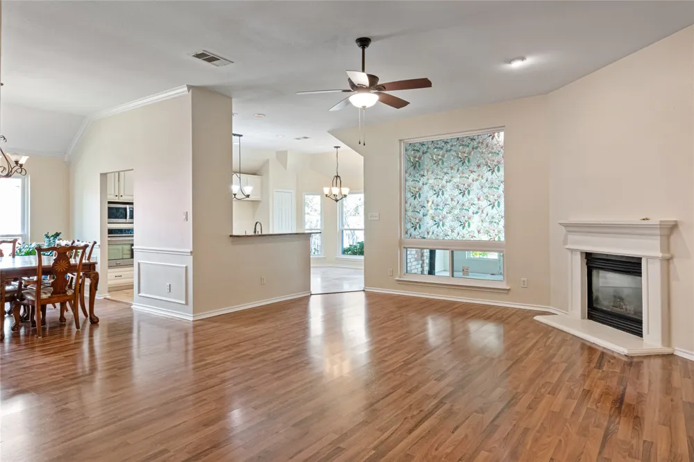 1327 Pegasus Drive Arlington, TX 76013
