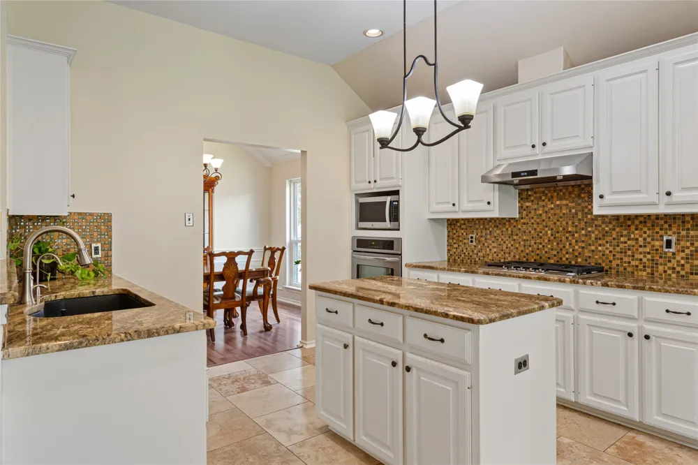 1327 Pegasus Drive Arlington, TX 76013