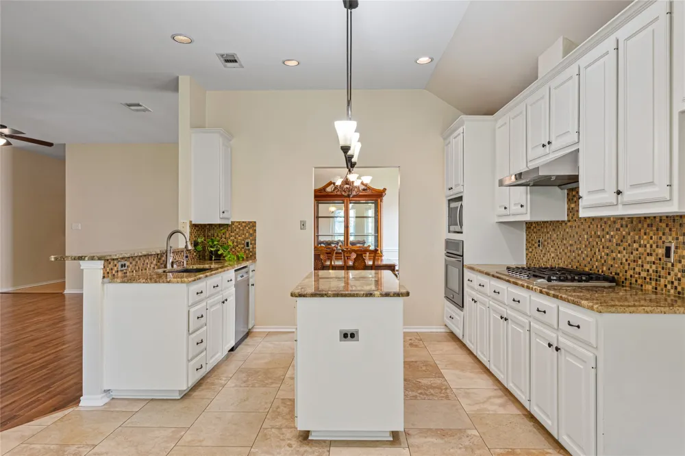 1327 Pegasus Drive Arlington, TX 76013